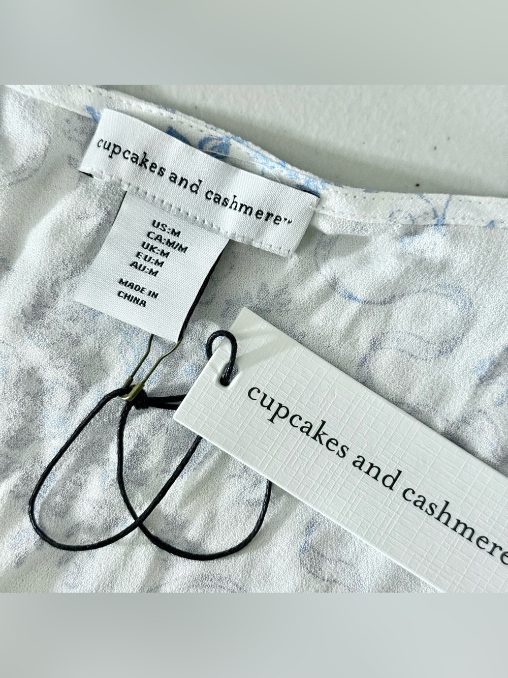 Cupcakes and Cashmere Blue Toile Ribbon Print Crop Blouse Top M NWT - Picture 6 of 8